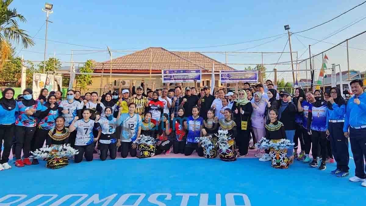 Wabup Kutim Ajak Atlet Voly Harumkan Kutim Wabup Kutim Ajak Atlet Voly Harumkan Kutim