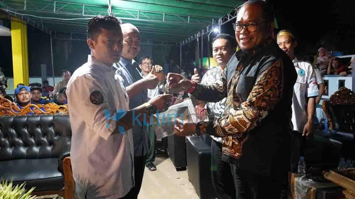 Wabup Kutim Serahkan Ambulans Ke Pengurus Ikapakarti Muara Wahau, Kongbeng dan Telen Wabup Kutim Serahkan Ambulans Ke Pengurus Ikapakarti Muara Wahau, Kongbeng dan Telen
