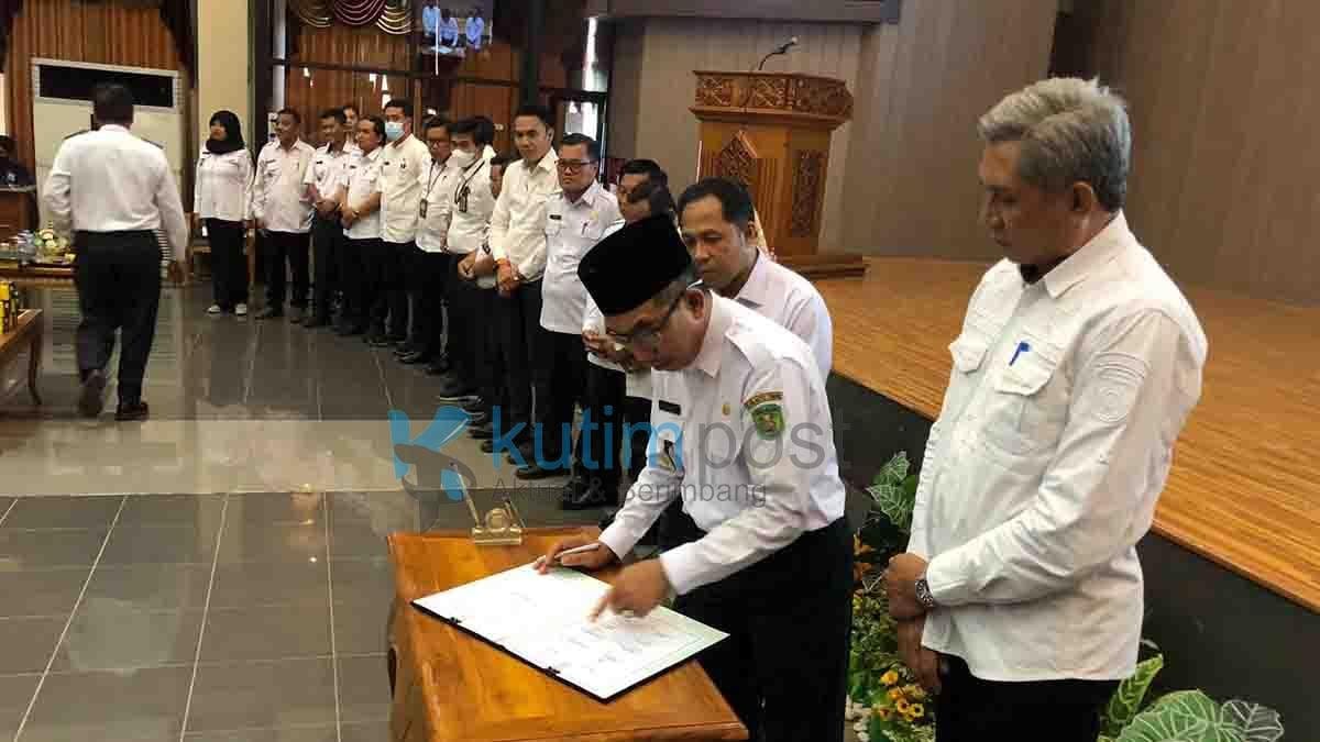 Bupati Buka Sosialisasi P3DN Bupati Buka Sosialisasi P3DN