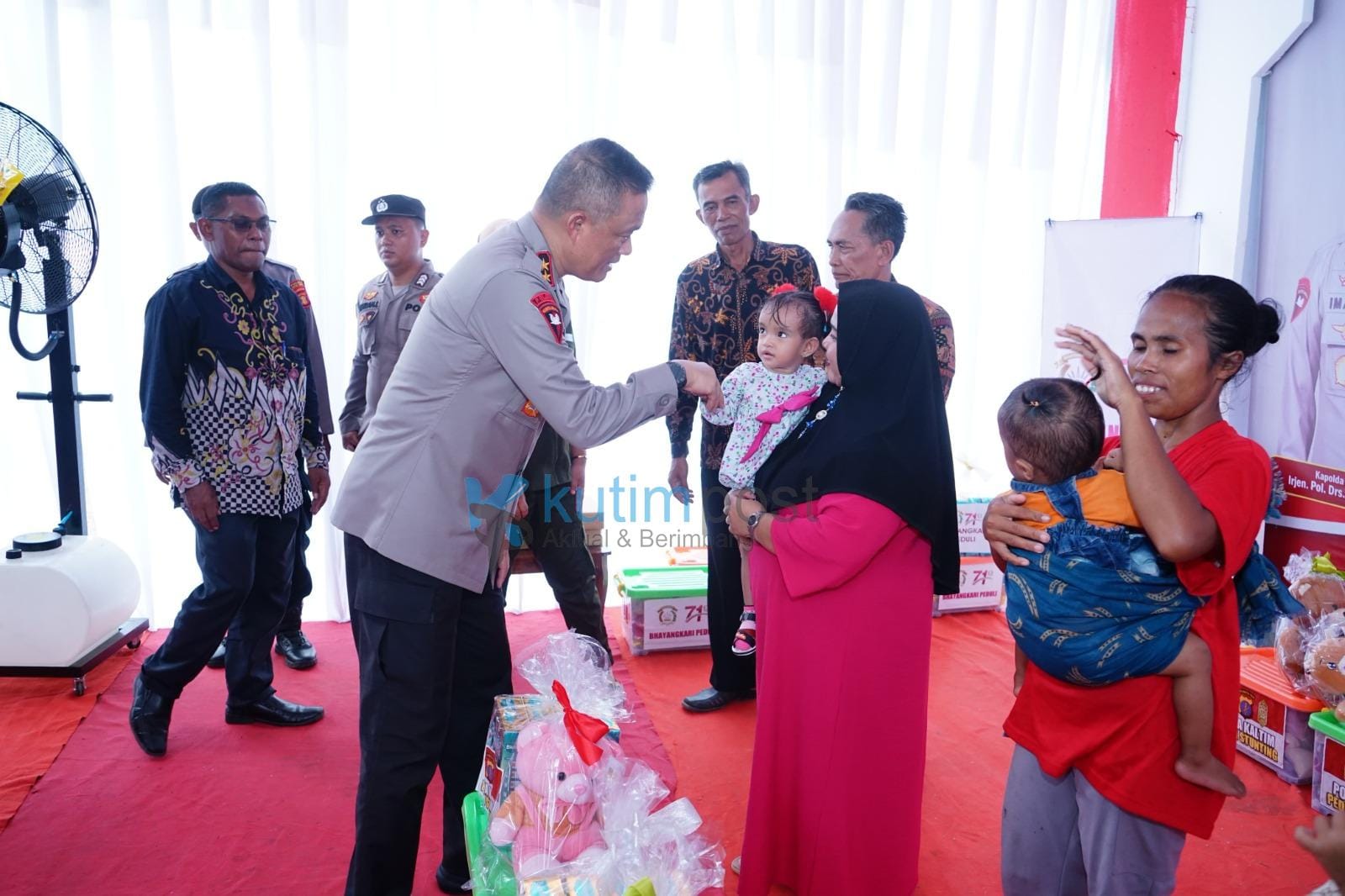 Kapolda Kaltim Beri Tali Asih Penderita Stnting di 2 Kecamat