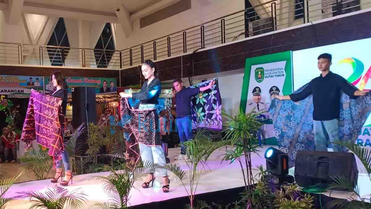 Festival Wastra Kutim Sajikan Nuansa Berbeda Melalui Talk Show Dan Fashion Show