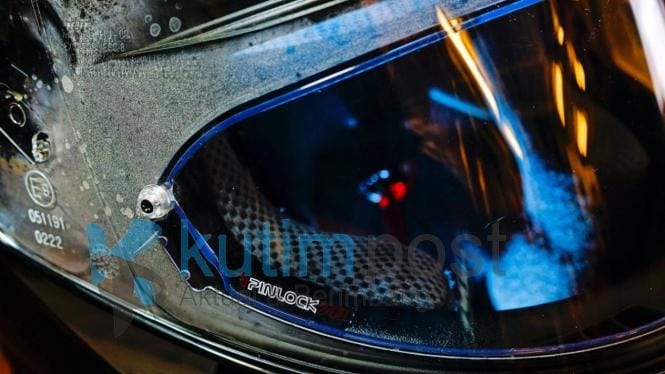 tips-mengatasi-embun-pada-kaca-helm_67e6ae6.jpg