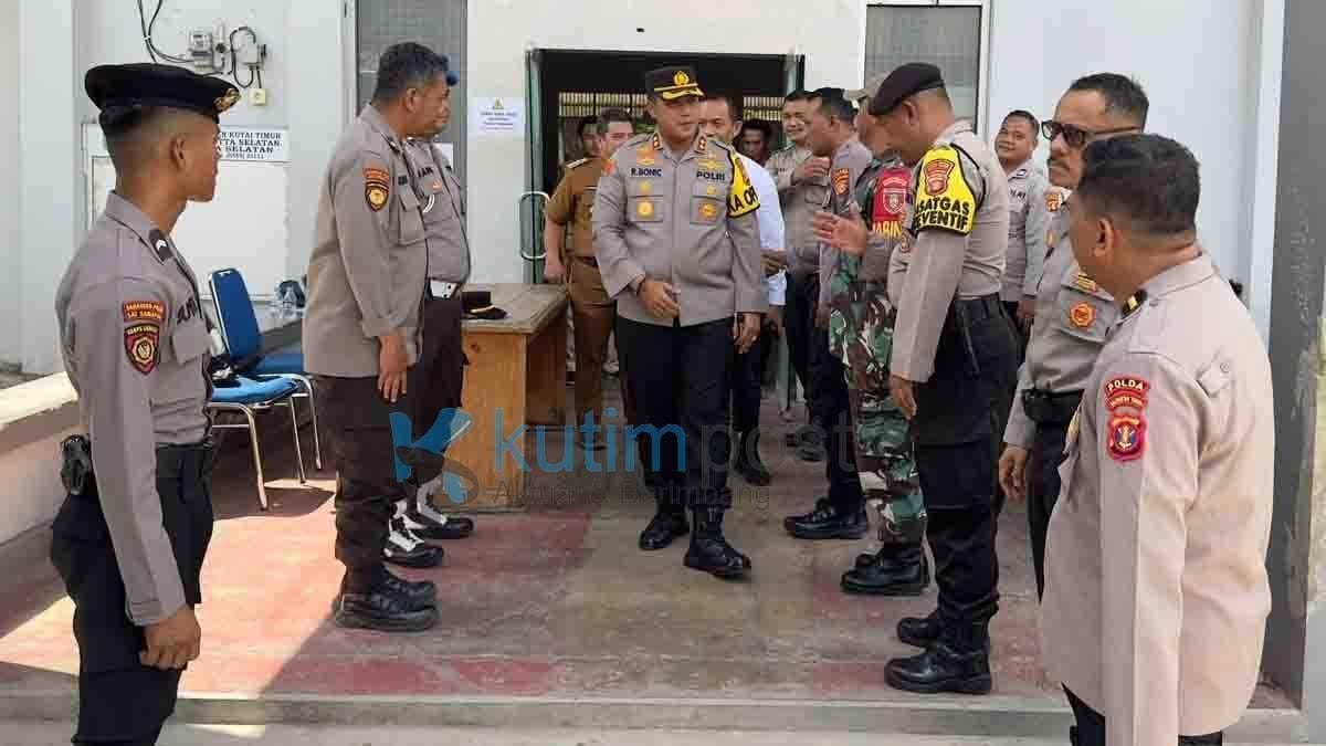 Kapolres Kutim AKBP Ronni Bonic, Pastikan Keamanan Saat Rekapitulasi Kapolres Kutim AKBP Ronni Bonic, Pastikan Keamanan Saat Rekapitulasi