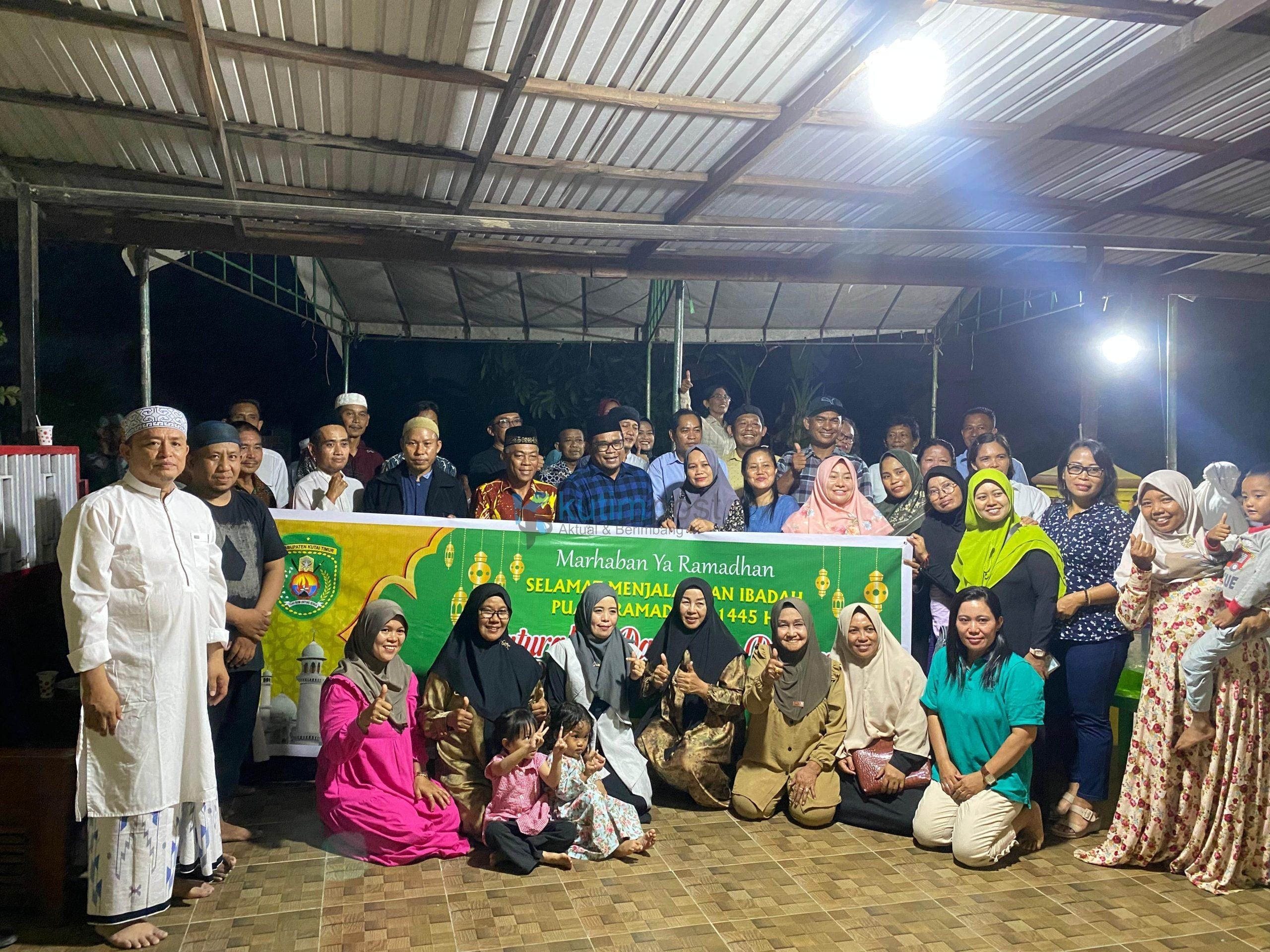 Wabup Kasmidi Melaksanakan Agenda Safari Ramadan di Desa Singa Gembara Wabup Kasmidi Melaksanakan Agenda Safari Ramadan di Desa Singa Gembara