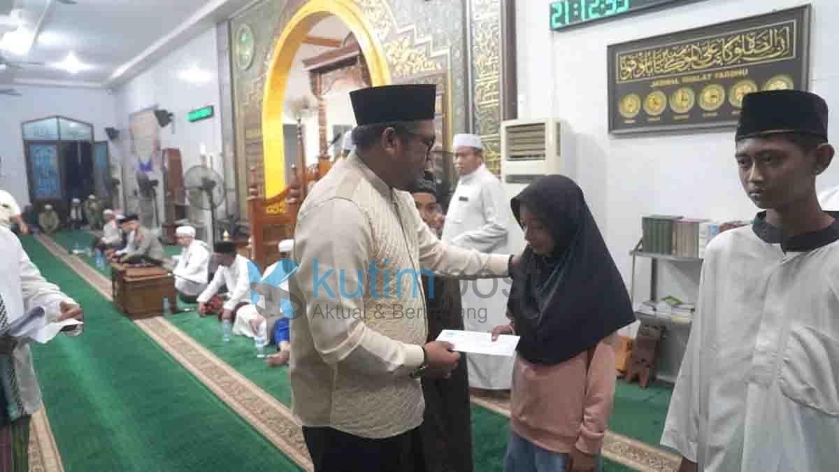 Hadiri Malam Nuzul Quran di Sangkulirang, Kasmidi Bulang Ajak Masyarakat Saling Menjaga Silahturahmi Hadiri Malam Nuzul Quran di Sangkulirang, Kasmidi Bulang Ajak Masyarakat Saling Menjaga Silahturahmi