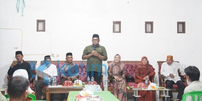 Kasmidi Bulang Kumpulkan Aspirasi Rakyat Saat Safari Ramadan di Desa Suka Damai Kasmidi Bulang Kumpulkan Aspirasi Rakyat Saat Safari Ramadan di Desa Suka Damai
