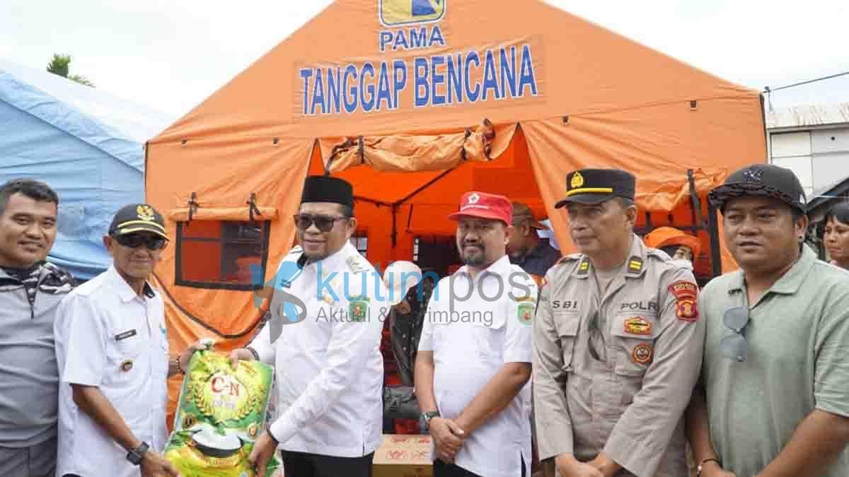 Kebakaran di Bengalon, Kasmidi Turun Berikan Bantuan Sembako Kebakaran di Bengalon, Kasmidi Turun Berikan Bantuan Sembako