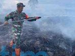 Babinsa Teluk Lingga Bersama Instansi Terkait Turun Padamkan Kebakaran Lahan Babinsa Teluk Lingga Bersama Instansi Terkait Turun Padamkan Kebakaran Lahan
