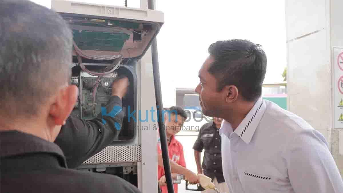 Polres Kutim Bersama Disperindag Lakukan Sidak Ke SPBU Polres Kutim Bersama Disperindag Lakukan Sidak Ke SPBU