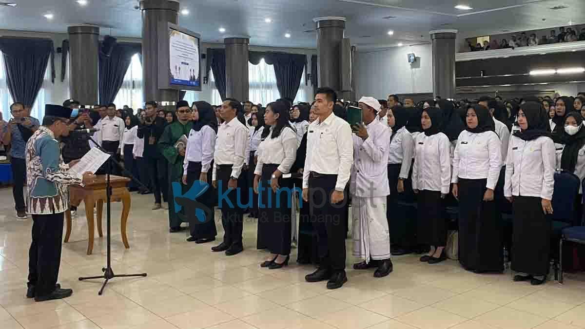 Serahkan SK Kepada 1.017 PPPK, Bupati Kutim Ajak Untuk Tekun Mengabdi Kepada Daerah