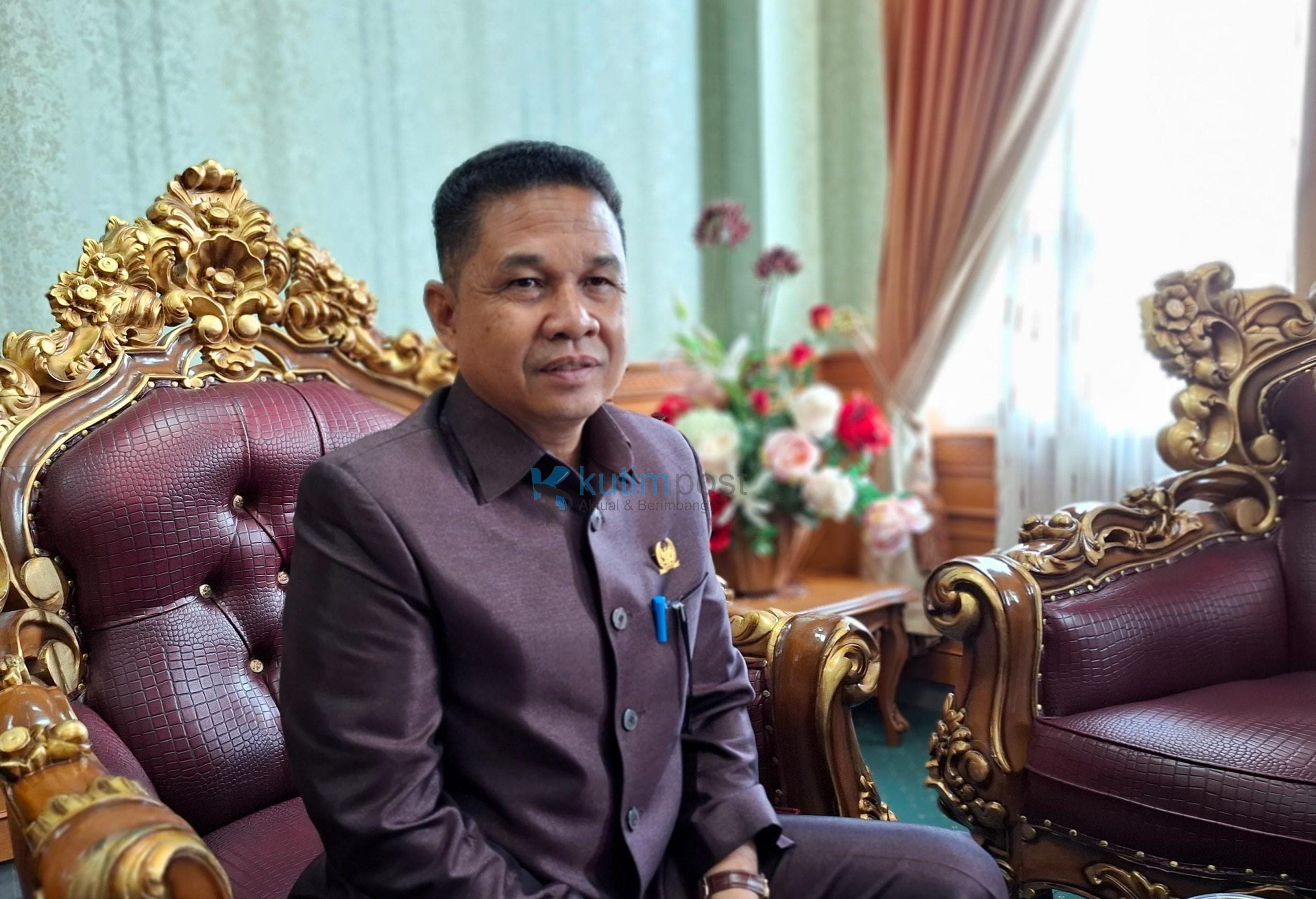 Ketua DPRD Kutim Instruksikan Pemilik Tambang Galian C Urus Izin Secepatnya Ketua DPRD Kutim Instruksikan Pemilik Tambang Galian C Urus Izin Secepatnya