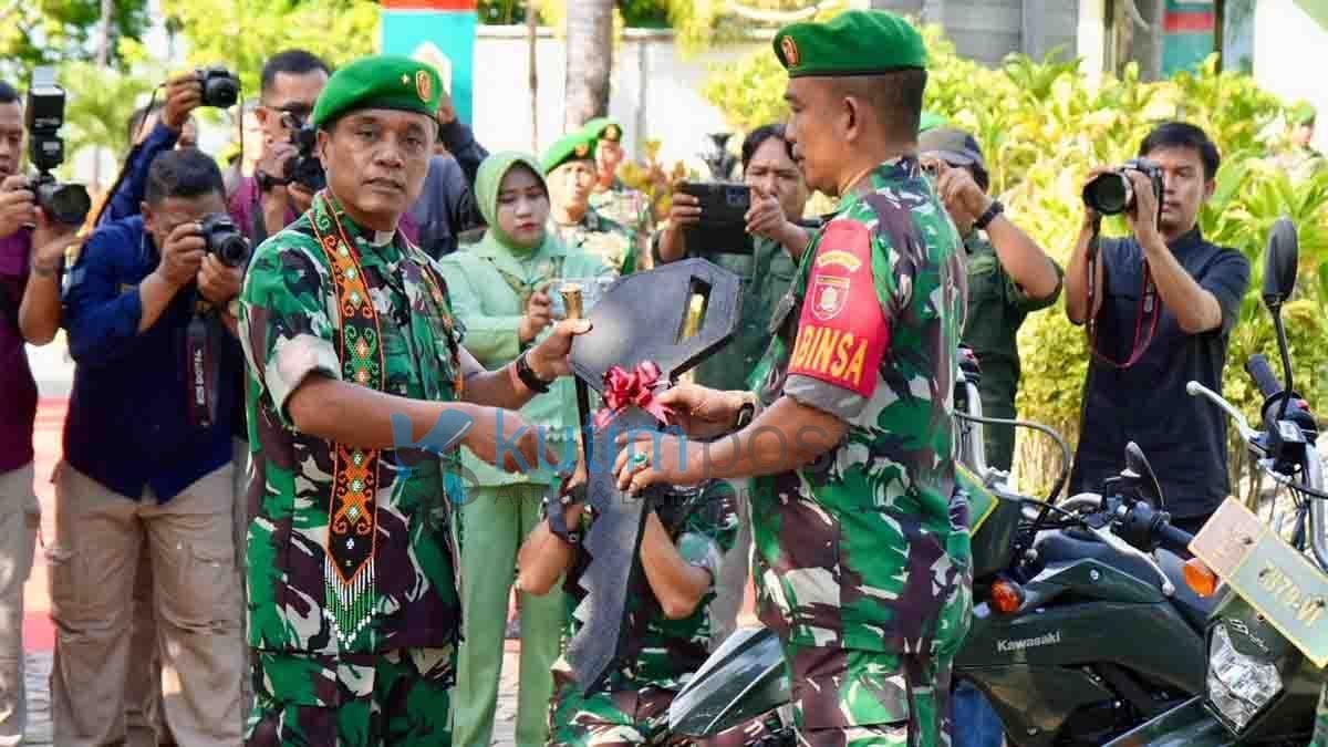 Danrem 091 ASN Serahkan 40 Unit Roda Dua Danrem 091 ASN Serahkan 40 Unit Roda Dua