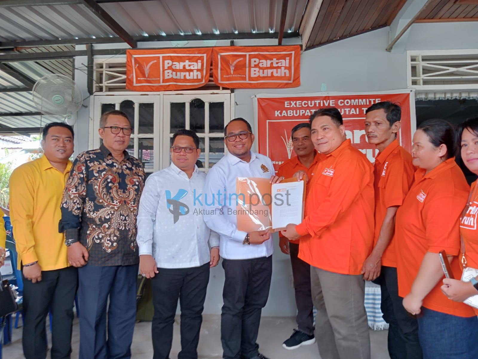 Pilkada Kutim 2024, Pasangan KB-Kinsu Terima B1 KWK dari Partai Buruh Pilkada Kutim 2024, Pasangan KB-Kinsu Terima B1 KWK dari Partai Buruh