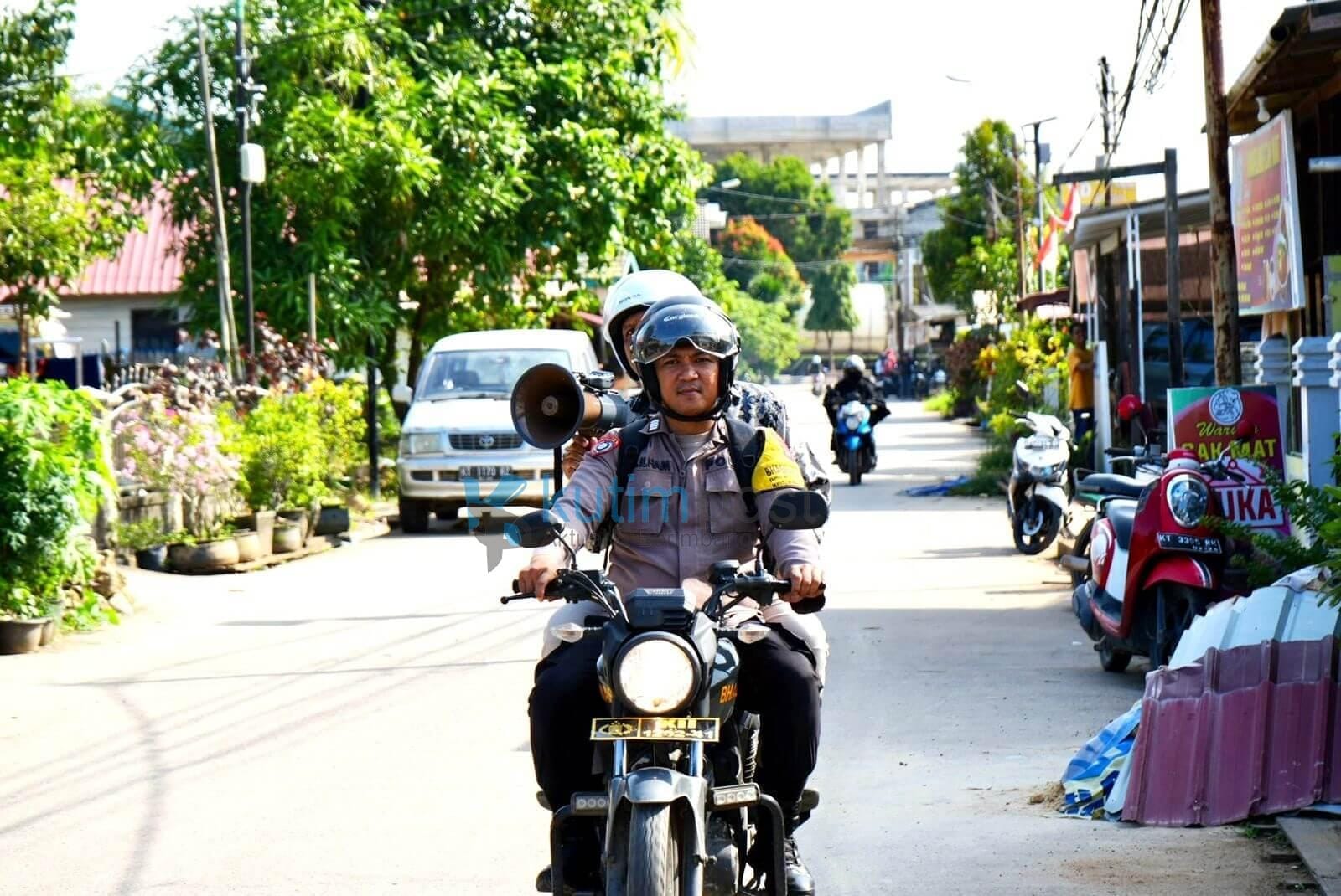 Babinsa dan Bhabinkamtibmas Himbau Warga Pasang Bendera di HUT ke-79 RI Babinsa dan Bhabinkamtibmas Himbau Warga Pasang Bendera di HUT ke-79 RI