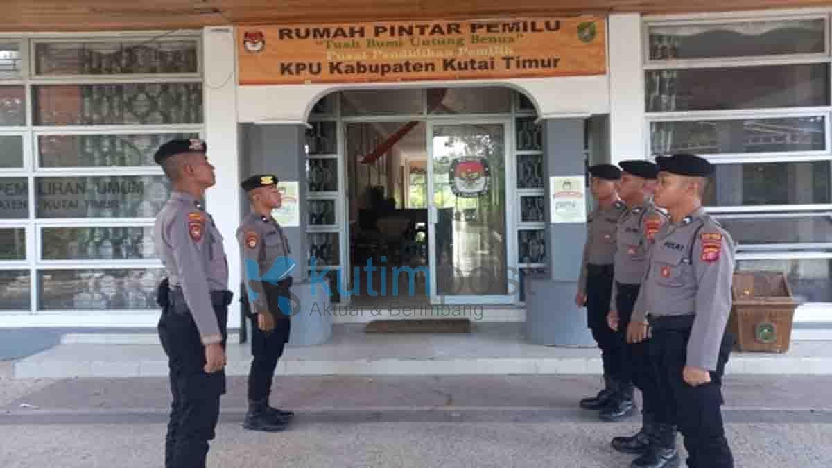Personil Polres Kutim Laksanakan Pengamanan Di Kantor KPU, Menjelang Pilkada 2024 Personil Polres Kutim Laksanakan Pengamanan Di Kantor KPU, Menjelang Pilkada 2024
