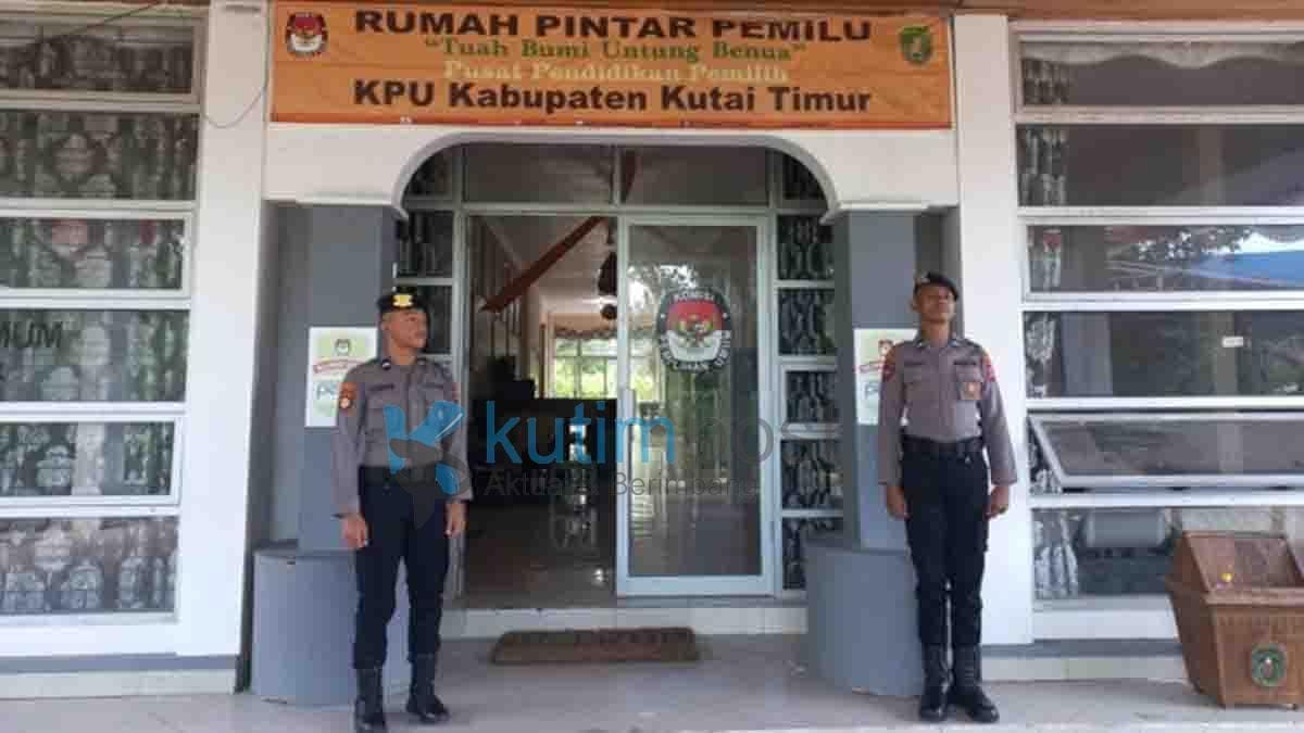 Polres Kutim Berikan Pengamanan Di KPU Dan Gudang Logistik, Menjelang Pilkada 2024 Polres Kutim Berikan Pengamanan Di KPU Dan Gudang Logistik, Menjelang Pilkada 2024