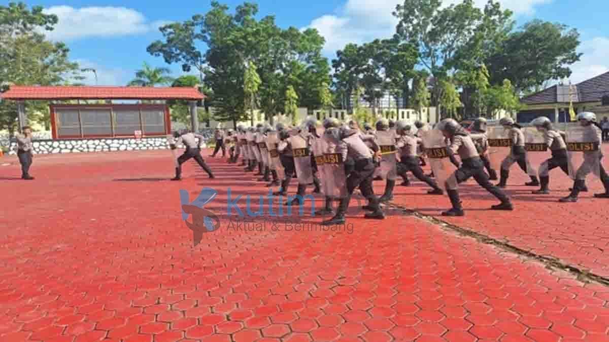Polres Kutim Segarkan Anggota Dengan Latihan Dalmas