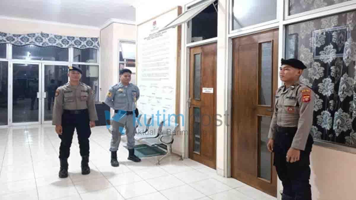 Sat Samapta Polres Kutai Timur Laksanakan Pengamanan Kantor KPU Sat Samapta Polres Kutai Timur Laksanakan Pengamanan Kantor KPU