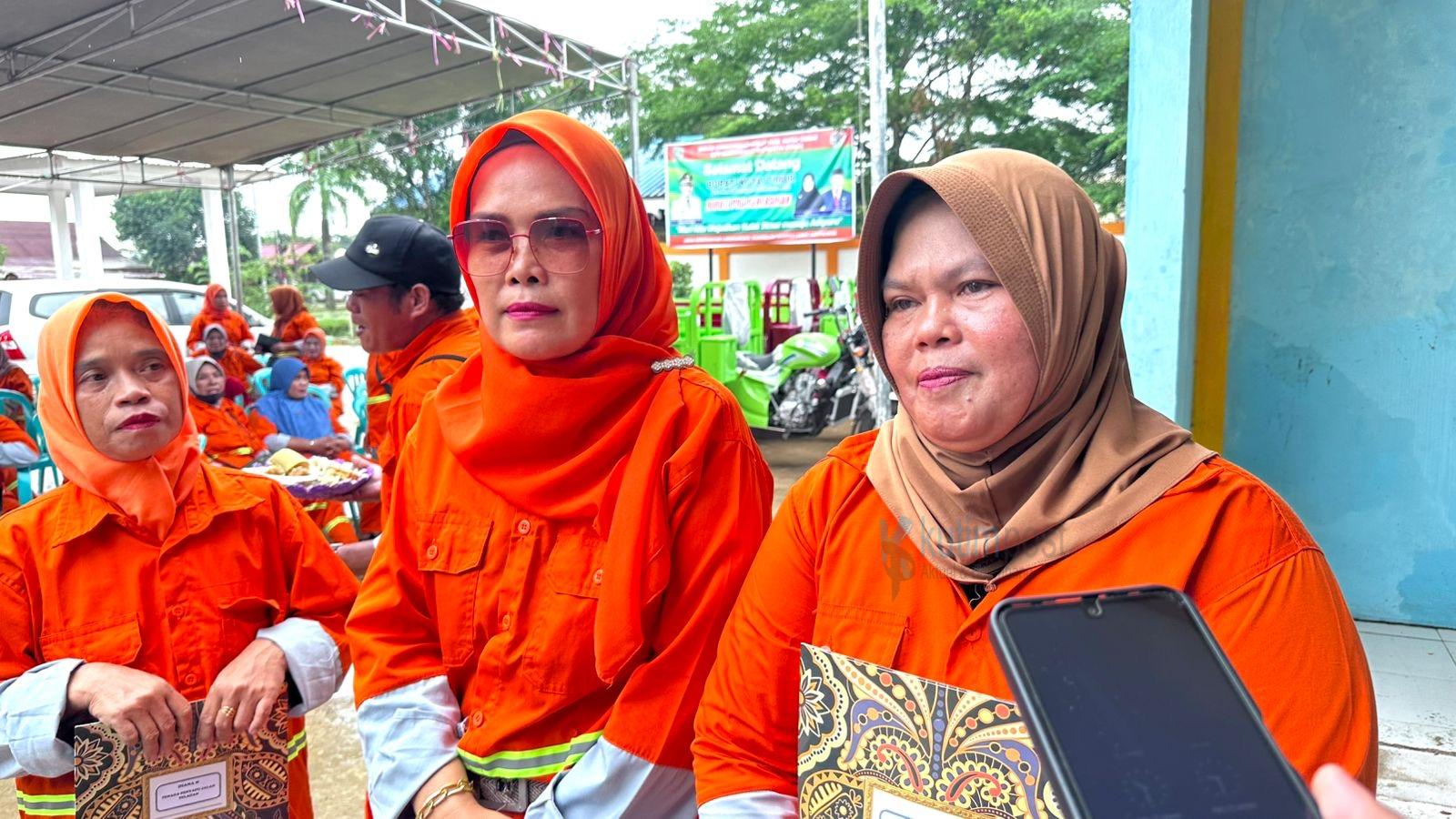 UPT Kebersihan Sangatta Utara Berikan Reward Pekerja Teladan