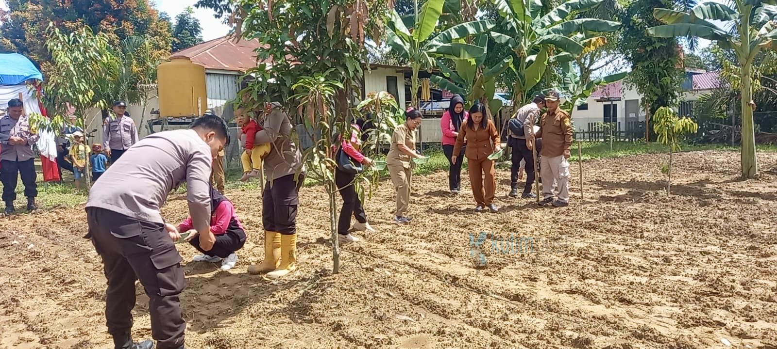Polsek Rantau Pulung Launching Program Penguatan Pangan Lestari Polsek Rantau Pulung Launching Program Penguatan Pangan Lestari
