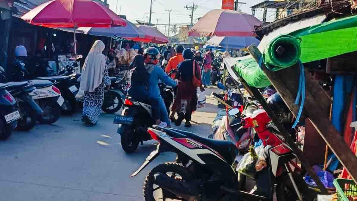 Pasar Ramadan Sangatta di Banjiri Masyarakat Cari Takjil Pasar Ramadan Sangatta di Banjiri Masyarakat Cari Takjil
