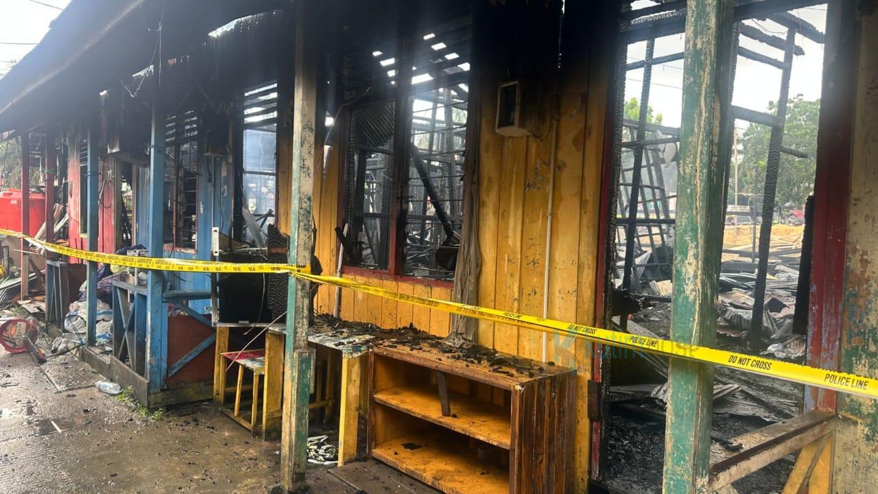 8 Pintu Barakan dan 1 Warung Habis Dilalap Jago Merah