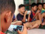 Fenomena Anak Ketagihan Gadget di Indonesia Waspada Sejak Dini Fenomena Anak Ketagihan Gadget di Indonesia: Waspada Sejak Dini