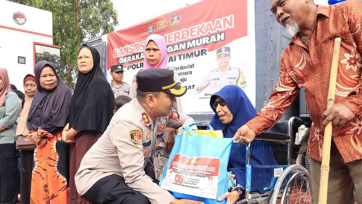 Hari Juang Polri, Kapolres Kutim Bagikan 100 Paket Sembako