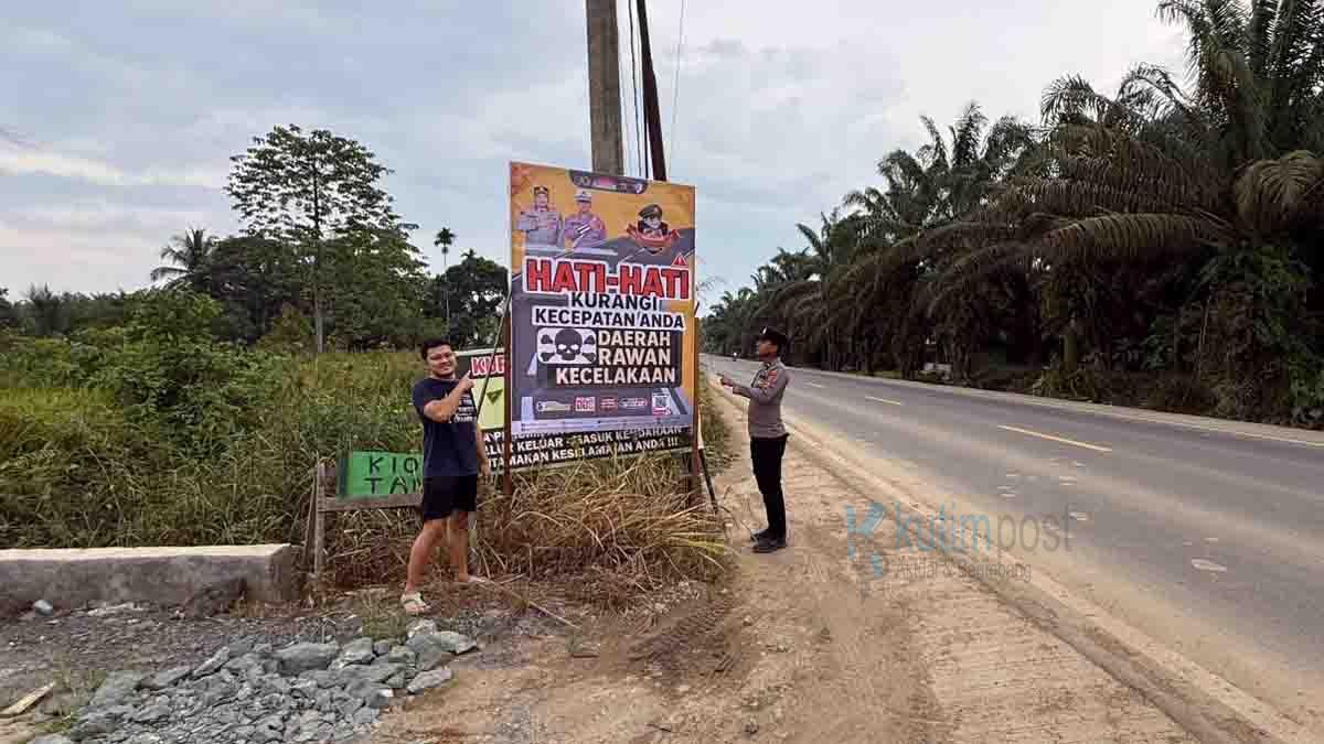 Polsek Muara Wahau Pasang Spanduk Himbauan Sadar Lalu Lintas