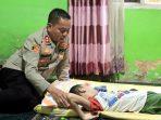 Tak Hanya Memimpin, Kapolres Kutim Hadir Jenguk Personel yang Membutuhkan Semangat Tak Hanya Memimpin, Kapolres Kutim Hadir Jenguk Personel yang Membutuhkan Semangat