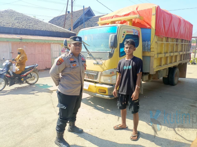 Anggota Polsek Muara Bengkal Sambang Masyarakat Anggota Polsek Muara Bengkal Sambang Masyarakat