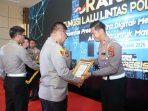 Satlantas Polres Kutim Buktikan Kinerja Terbaik, Raih Tiga Penghargaan dari Kapolda Kaltim Satlantas Polres Kutim Buktikan Kinerja Terbaik, Raih Tiga Penghargaan dari Kapolda Kaltim