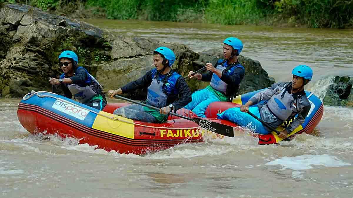 Arung Jeram Sungai Sangatta Tantangan Seru di Jantung Kutai Timur