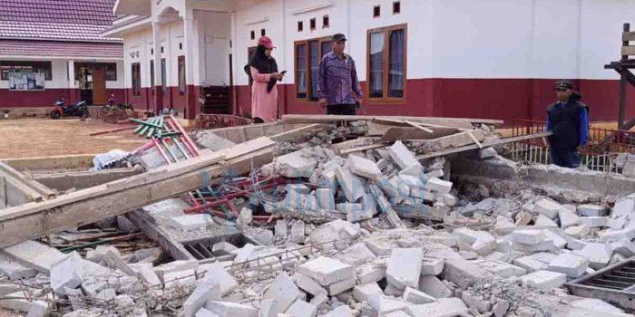 DPRD Kutim Soroti Robohnya Gedung Perpustakaan SDN 009 Rantau Pulung DPRD Kutim Soroti Robohnya Gedung Perpustakaan SDN 009 Rantau Pulung