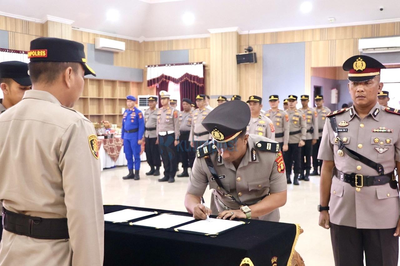 Kapolres Kutim Pimpin Sertijab Kapolsek Muara Ancalong, Iptu Erwan Gantikan Iptu Purwanto Kapolres Kutim Pimpin Sertijab Kapolsek Muara Ancalong, Iptu Erwan Gantikan Iptu Purwanto