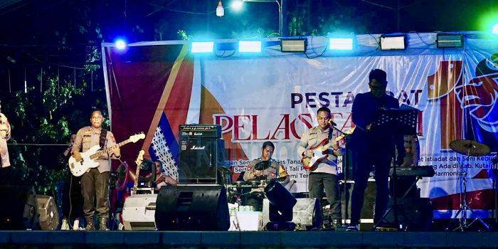 Kresna Band Polres Kutim Ramaikan Pesta Adat Pelas Tanah Kresna Band Polres Kutim Ramaikan Pesta Adat Pelas Tanah