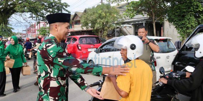 Ramadan Penuh Berkah, Kodim 0909/KTM Bersama Persit Berbagi Takjil Ramadan Penuh Berkah, Kodim 0909/KTM Bersama Persit Berbagi Takjil