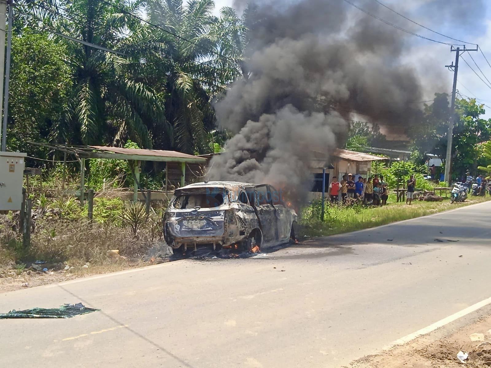 Kebakaran Mobil Xenia di Bengalon, Diduga Ledakan AC
