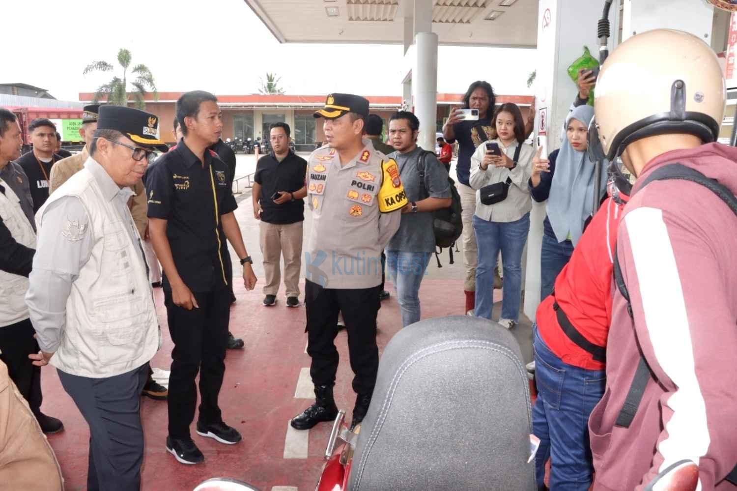 Warga Tak Perlu Panik! Wabup dan Kapolres Kutim Sudah Sidak SPBU, Stok BBM Dipastikan Aman Warga Tak Perlu Panik! Wabup dan Kapolres Kutim Sudah Sidak SPBU, Stok BBM Dipastikan Aman