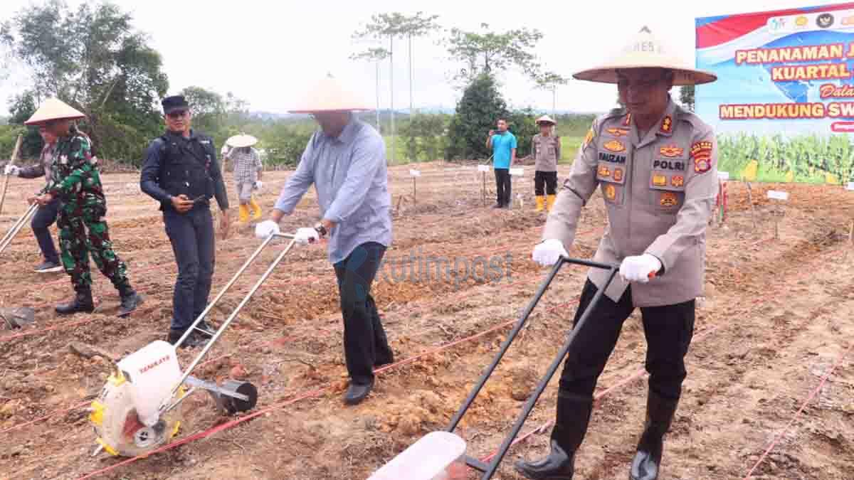 Kapolres Kutim AKBP Fauzan Arianto Pimpin Penanaman Jagung Serentak Kuartal I 2026 Kapolres Kutim AKBP Fauzan Arianto Pimpin Penanaman Jagung Serentak Kuartal I 2026