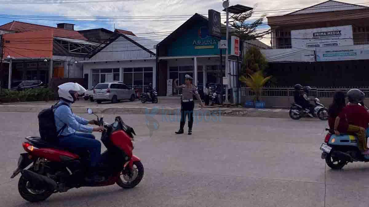 Pengaturan Lalu Lintas Sore di Simpang Pos Pendidikan