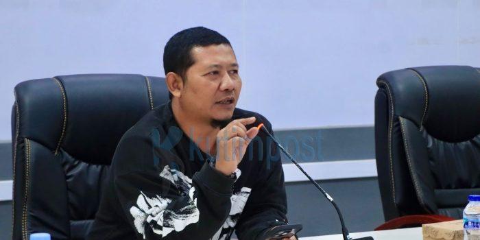 Di Balik Secangkir Kopi dan Lembar Berita