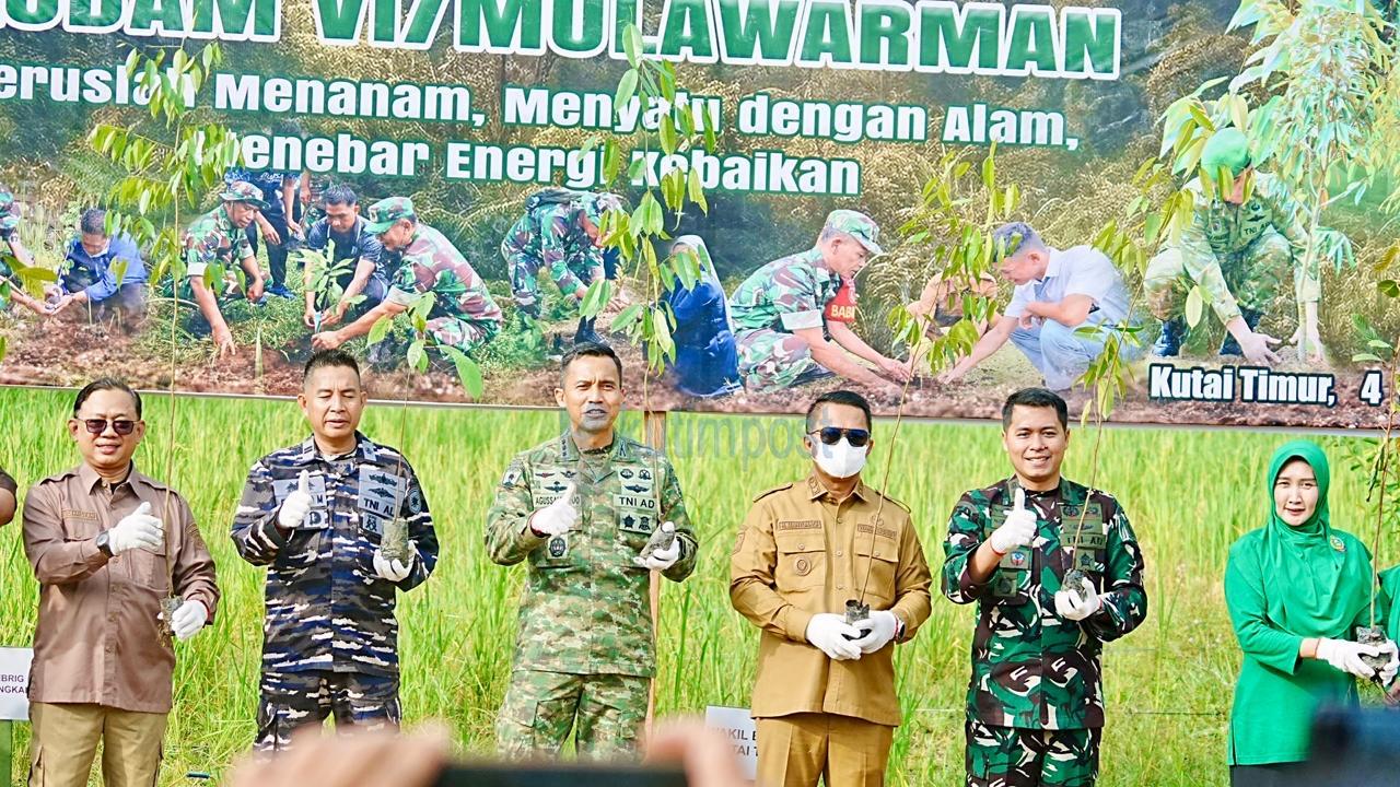 Kodam VI/Mlw Kampanyekan “Menyatu dengan Alam” Lewat Penanaman Pohon