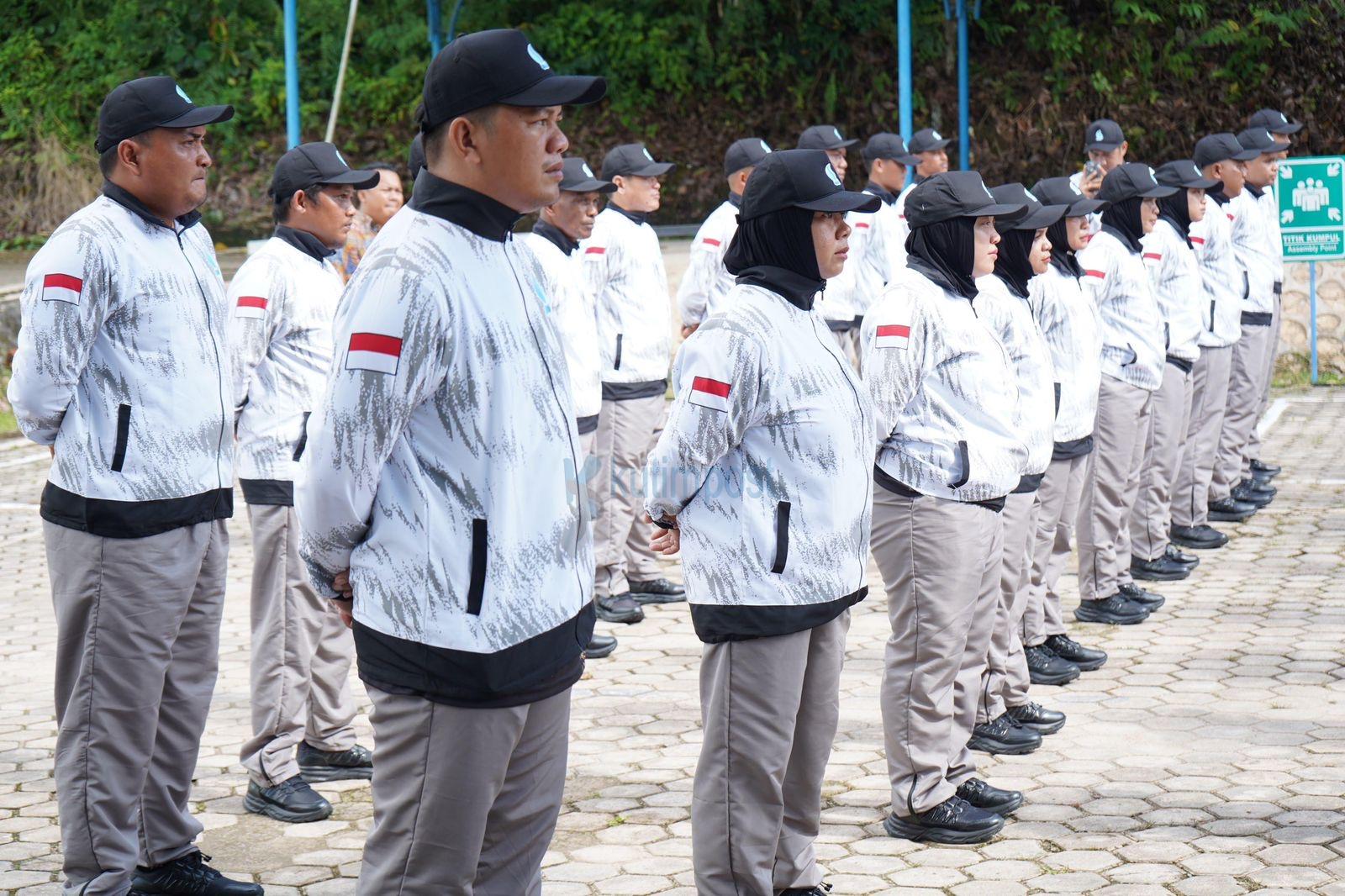 Bupati Ardiansyah Lepas Kontingen Perumdam TTB, Bidik Sepuluh Emas Bupati Ardiansyah Lepas Kontingen Perumdam TTB, Bidik Sepuluh Emas