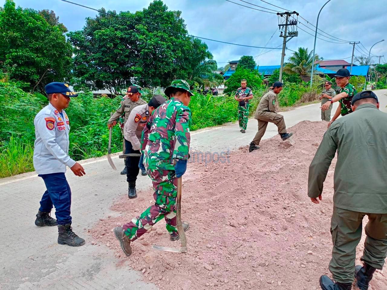 Polsek Muara Ancalong Buktikan Polisi Hadir untuk Rakyat, Jalan Rusak di Kelinjau Ilir Kini Lebih Aman