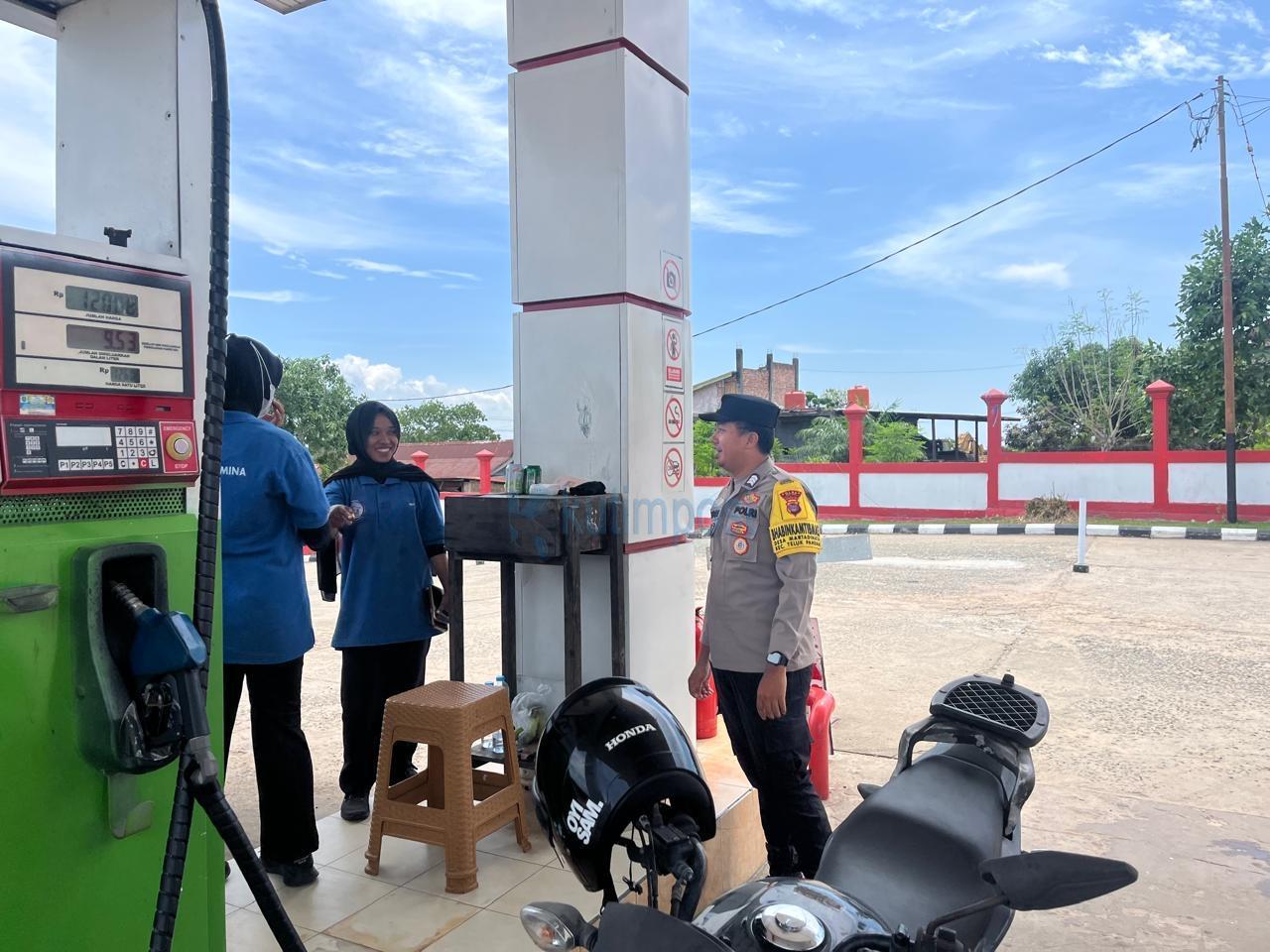 Pastikan Pasokan BBM Stabil, Polsek Teluk Pandan Lakukan Pengecekan di SPBU