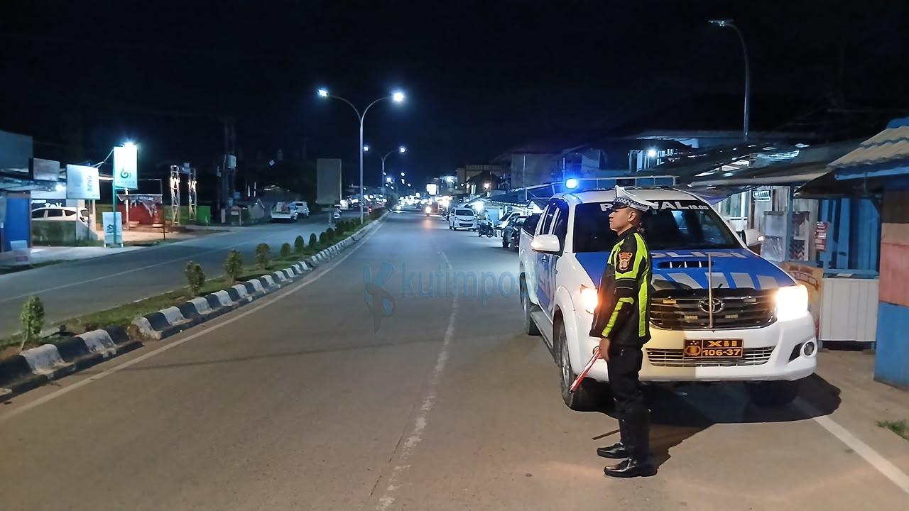 Turjawali Satlantas Polres Kutim Intensif Patroli Dini Hari, Antisipasi Balap Liar di Yos Sudarso Turjawali Satlantas Polres Kutim Intensif Patroli Dini Hari, Antisipasi Balap Liar di Yos Sudarso