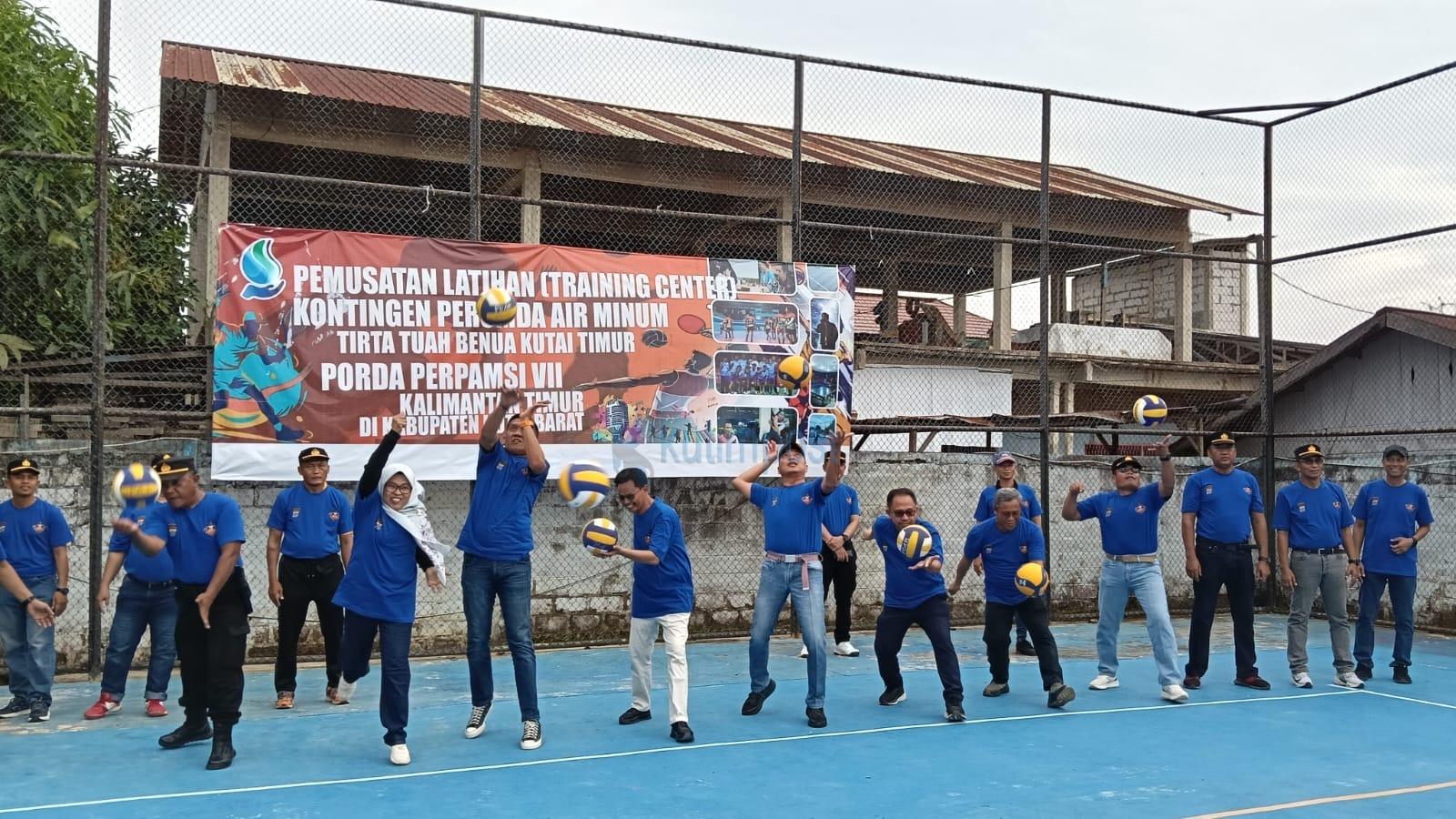 13 Tim Berebut Juara! Kapolres Kutim Resmi Buka Turnamen Voli Internal Hari Bhayangkara ke-80