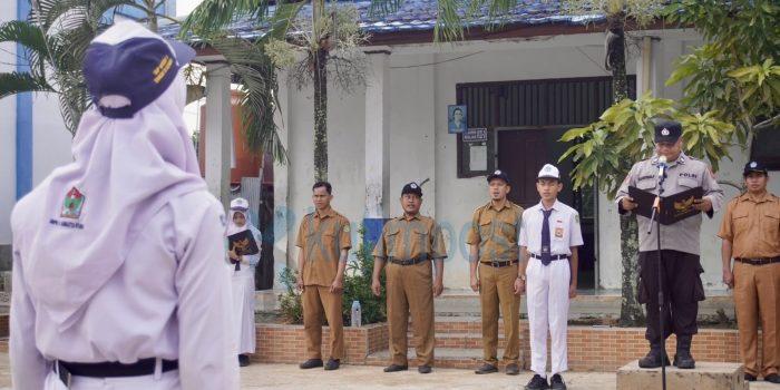 Police Go To School, Polsek Sangatta Utara Tanamkan Disiplin dan Anti-Bullying di SMPN 3 Police Go To School, Polsek Sangatta Utara Tanamkan Disiplin dan Anti-Bullying di SMPN 3