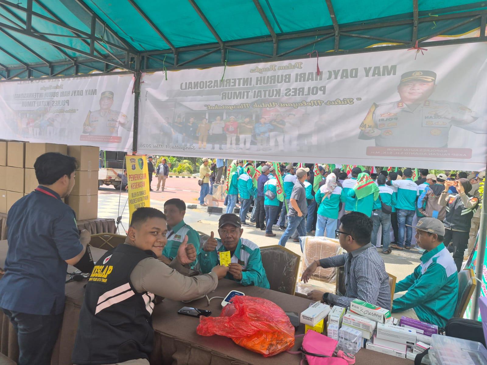 Wujud Kepedulian di Hari Buruh, Sidokkes Polres Kutim Gelar Bansos Kesehatan